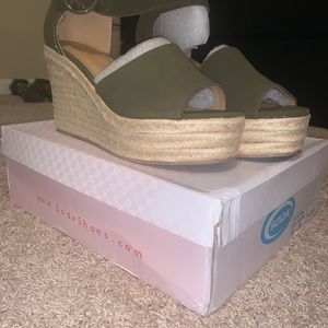 Olive wedge espadrilles